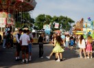 ausgelassene Stimmung allerorten - spontane Tänzchen auf dem Voksfest